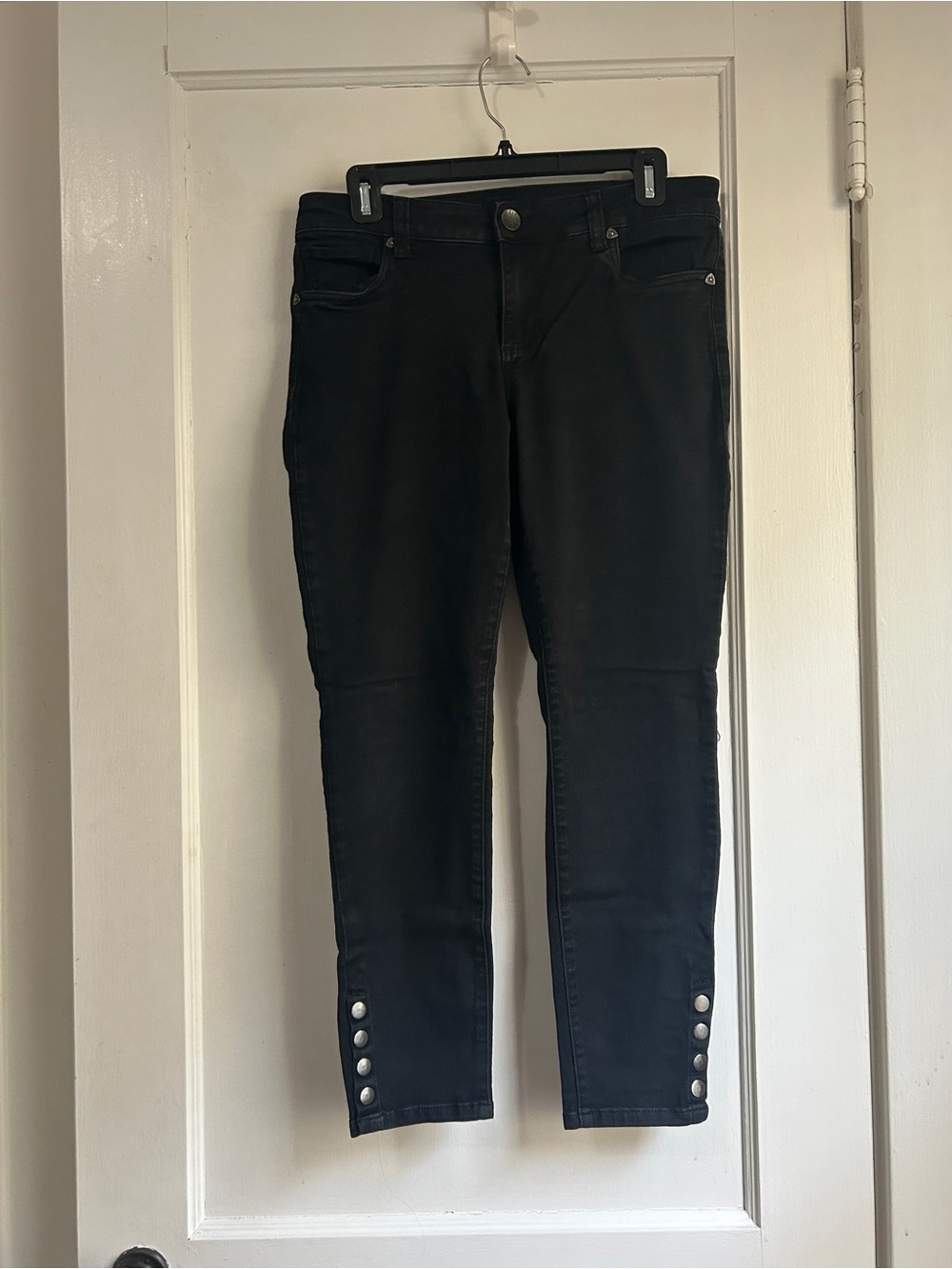 Women's Kut from the Kloth Black Skinny Jeans with Ankle Button Detail - Size 10